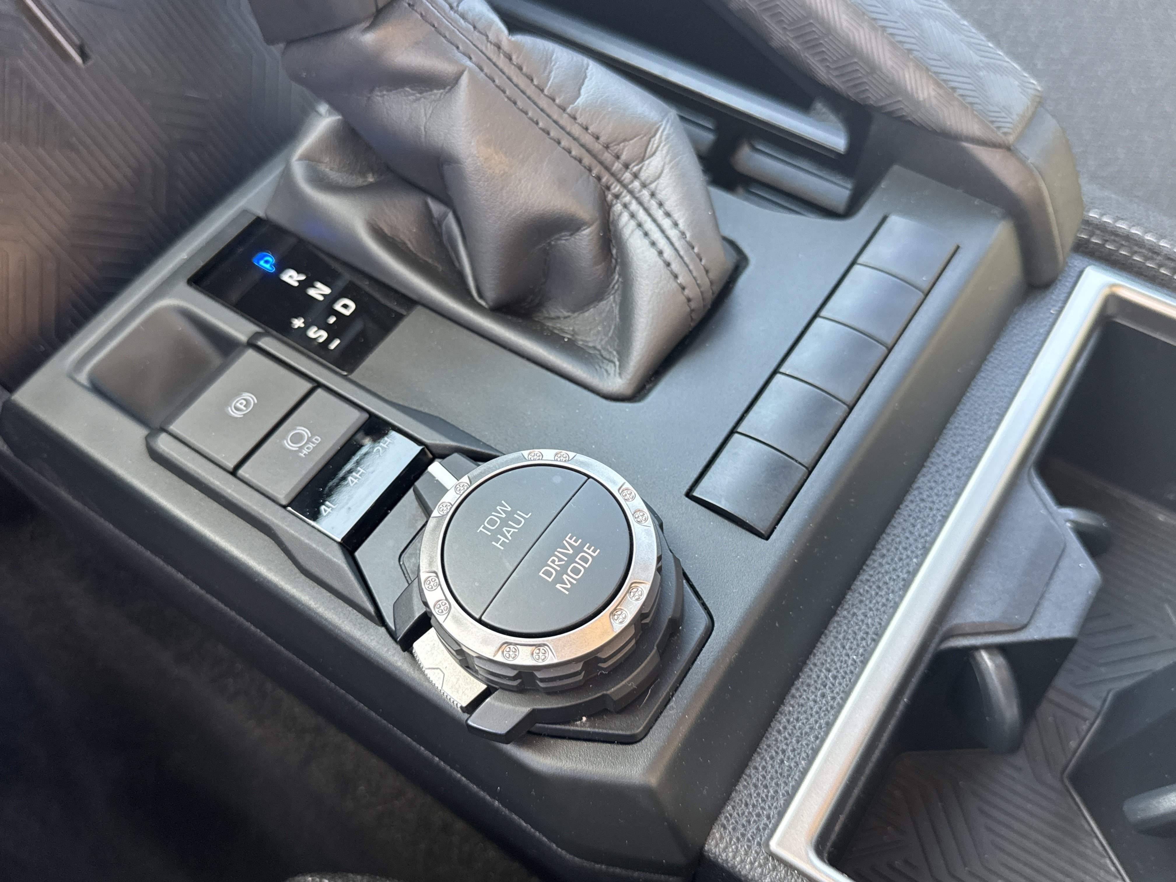 Used 2025 Toyota 4Runner SR5 AWD/4WD image 29