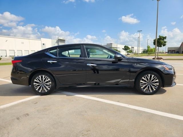 Used 2025 Nissan Altima 2.5 SV FWD image 4