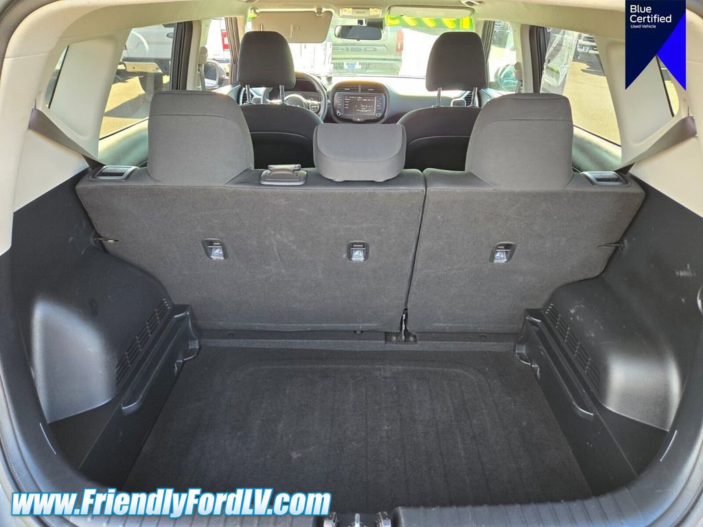 Used 2024 Kia Soul LX w/ Option Group 015 FWD image 13