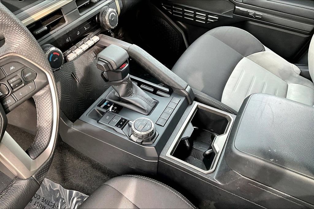 Used 2025 Toyota Tacoma TRD Off-Road AWD/4WD image 16