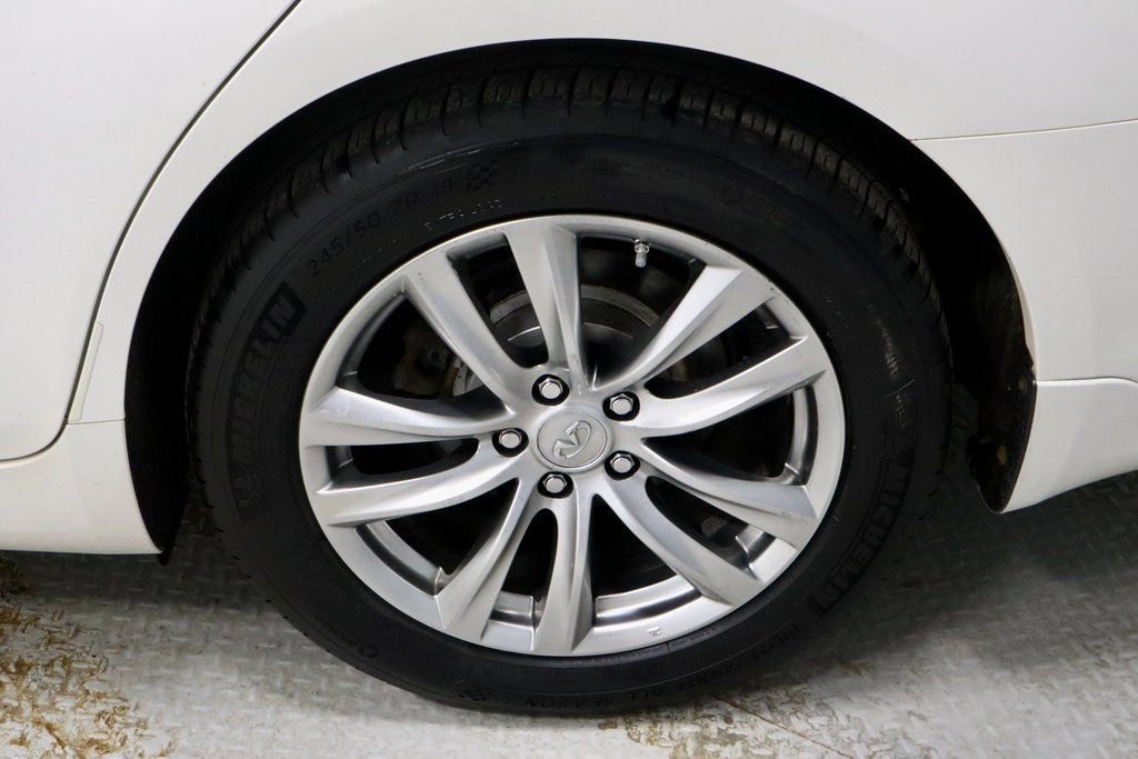 Used 2017 INFINITI Q70 3.7 w/ Technology Package image 19