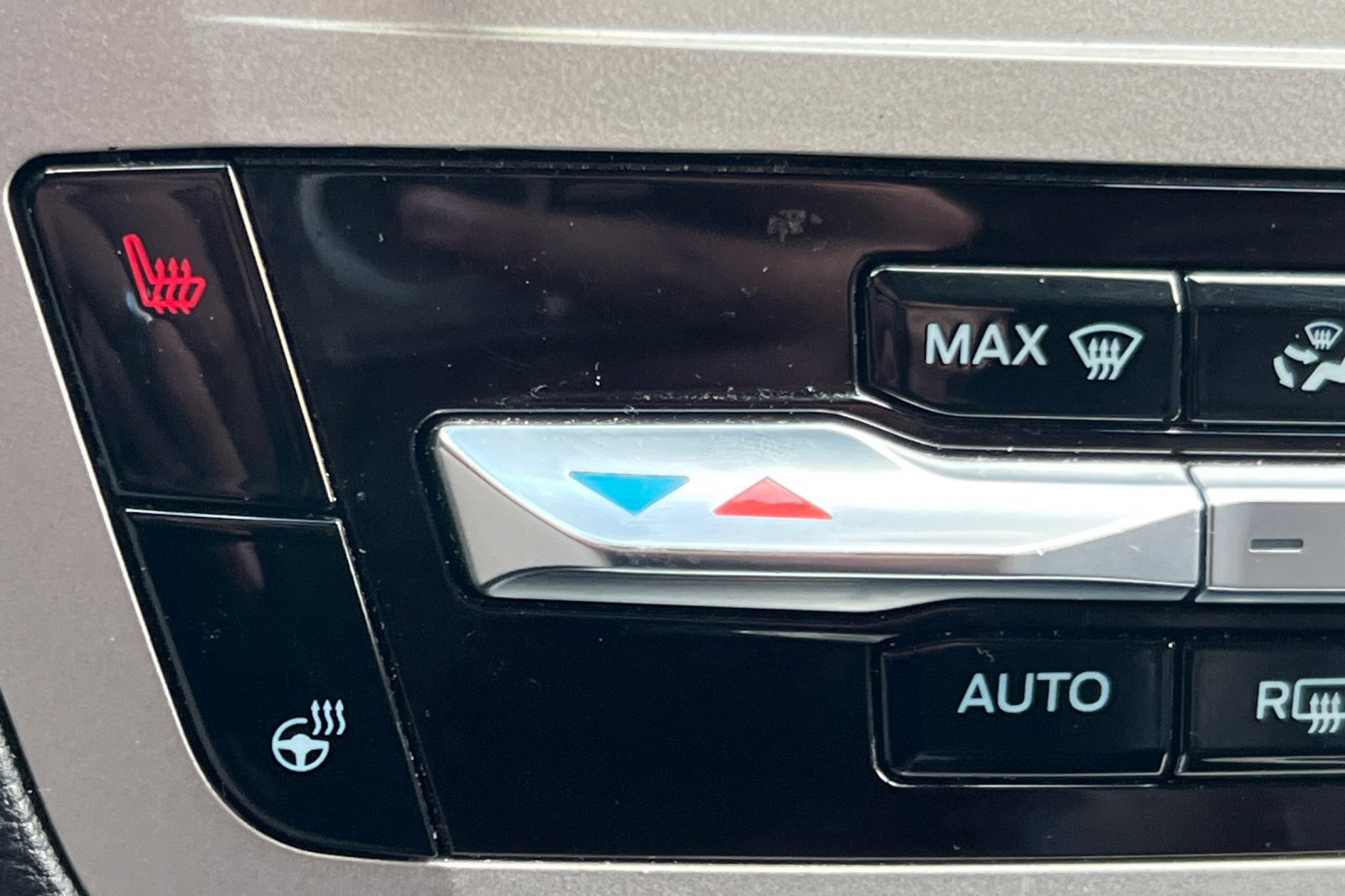 Certified 2022 Ford Explorer XLT w/ Equipment Group 202A image 29