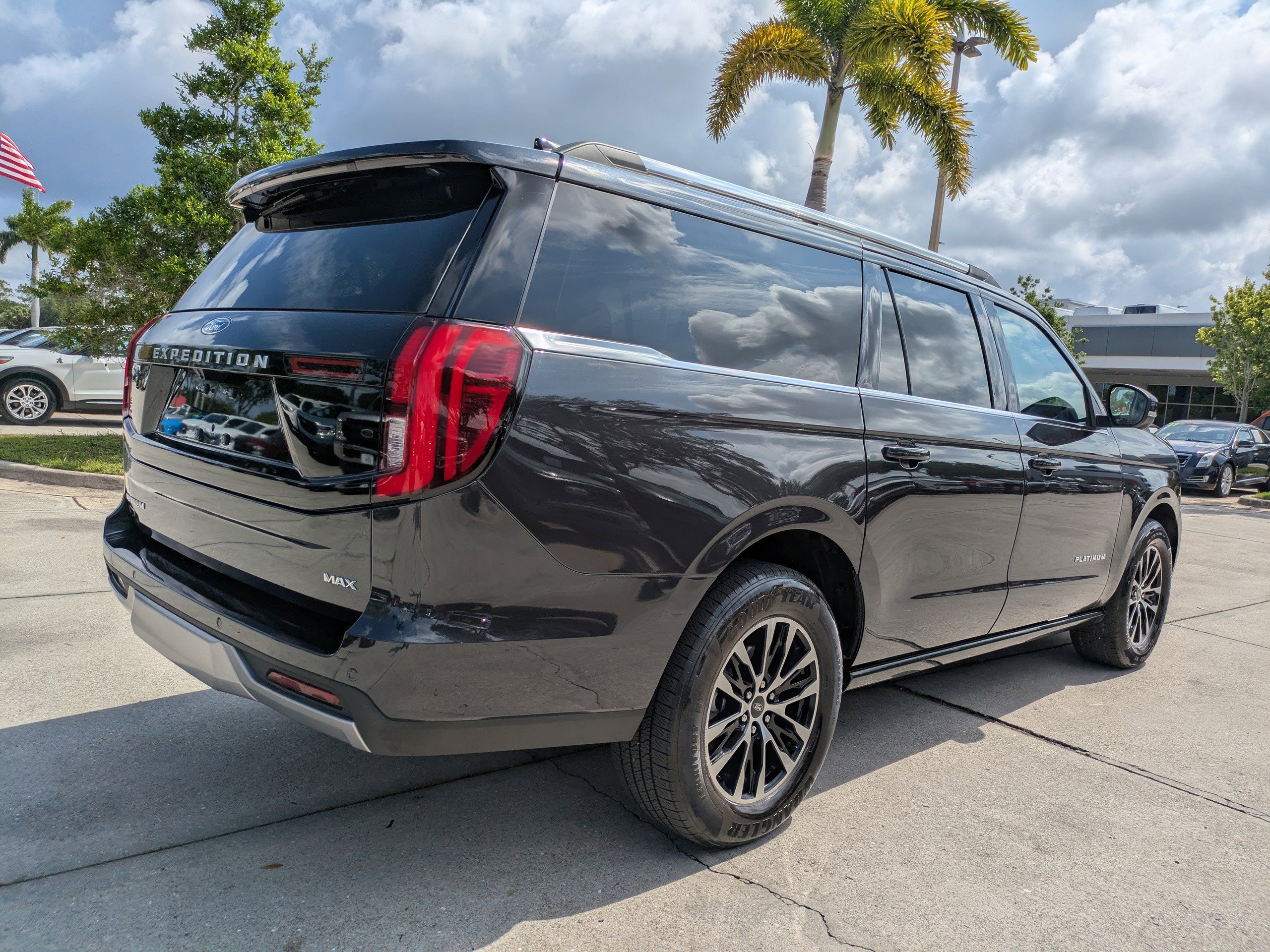 Certified 2025 Ford Expedition Max Platinum AWD/4WD image 4
