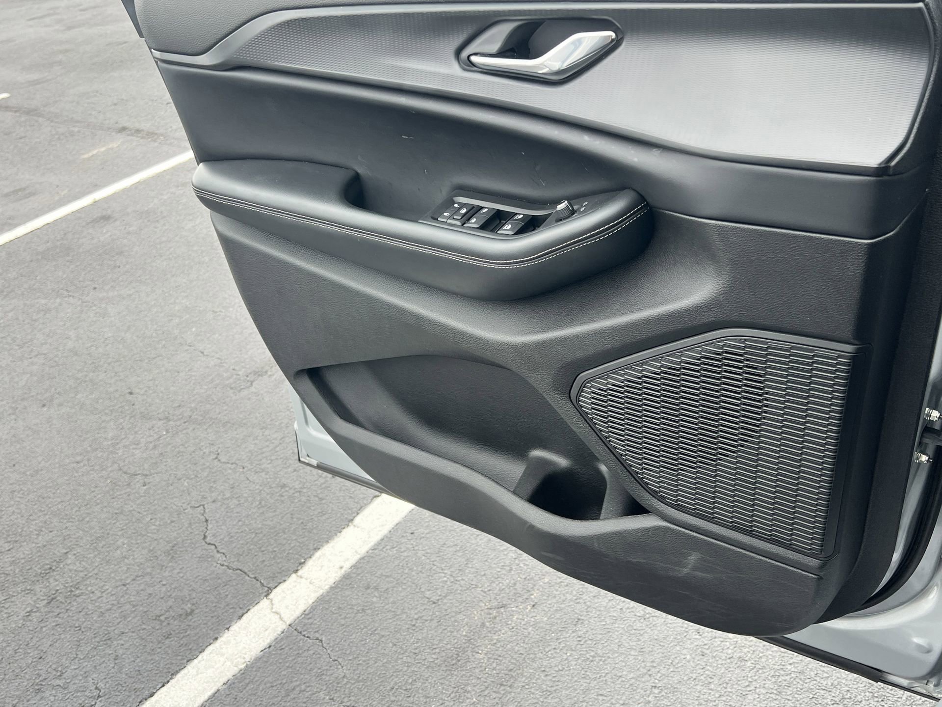 Used 2024 Jeep Grand Cherokee Altitude image 23