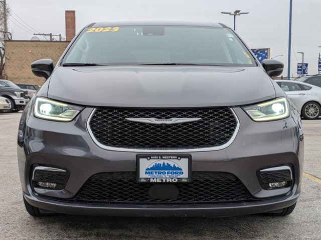 Used 2023 Chrysler Pacifica Touring-L FWD image 9