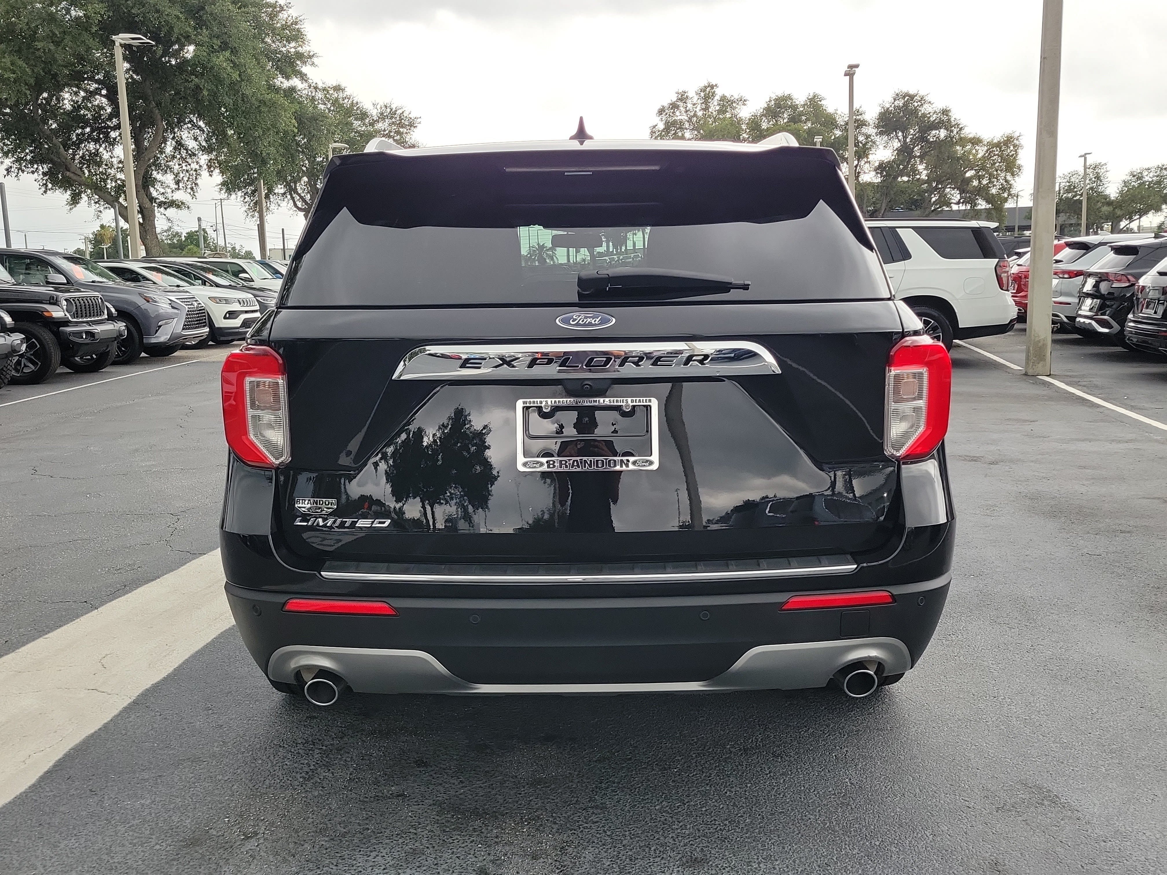 Certified 2023 Ford Explorer Limited w/ Limited Technology Package RWD image 8