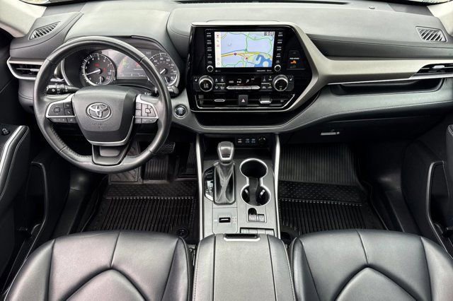 Used 2022 Toyota Highlander XLE image 15