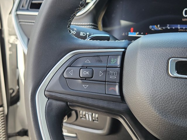 Used 2023 Jeep Grand Cherokee Altitude RWD image 15