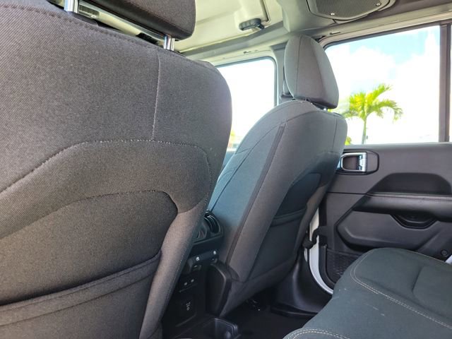 Used 2024 Jeep Wrangler Sahara image 11