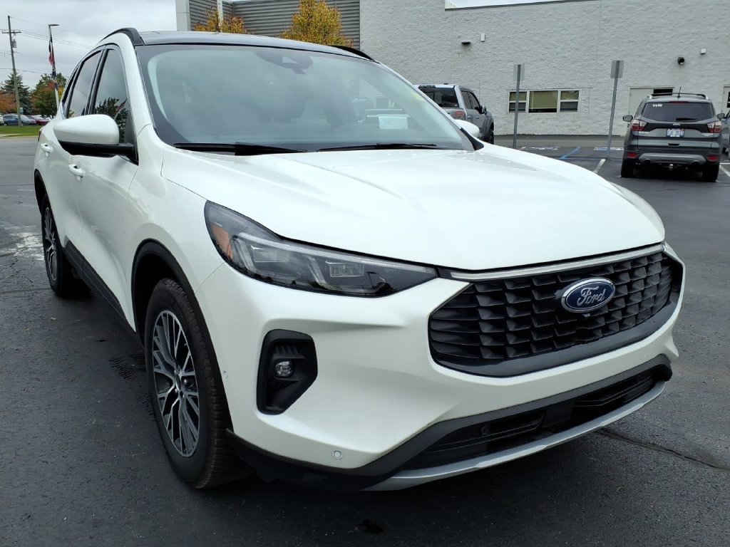 Certified 2023 Ford Escape SE w/ PHEV Premium Package FWD image 3