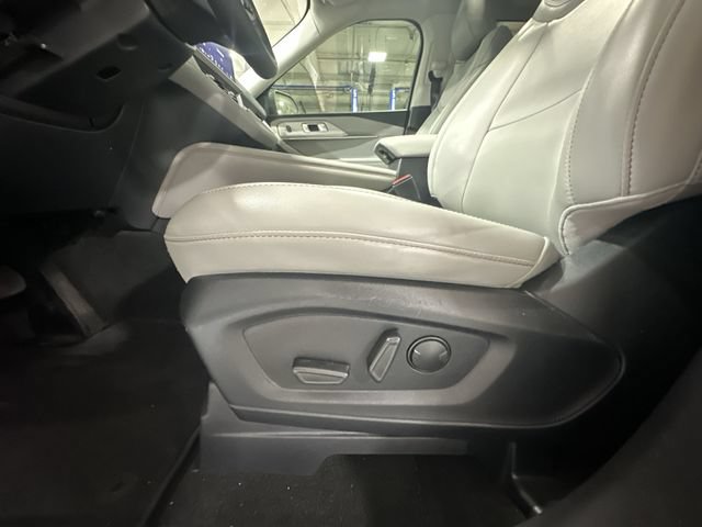 Certified 2025 Ford Explorer Active w/ Active Comfort Package AWD/4WD image 18