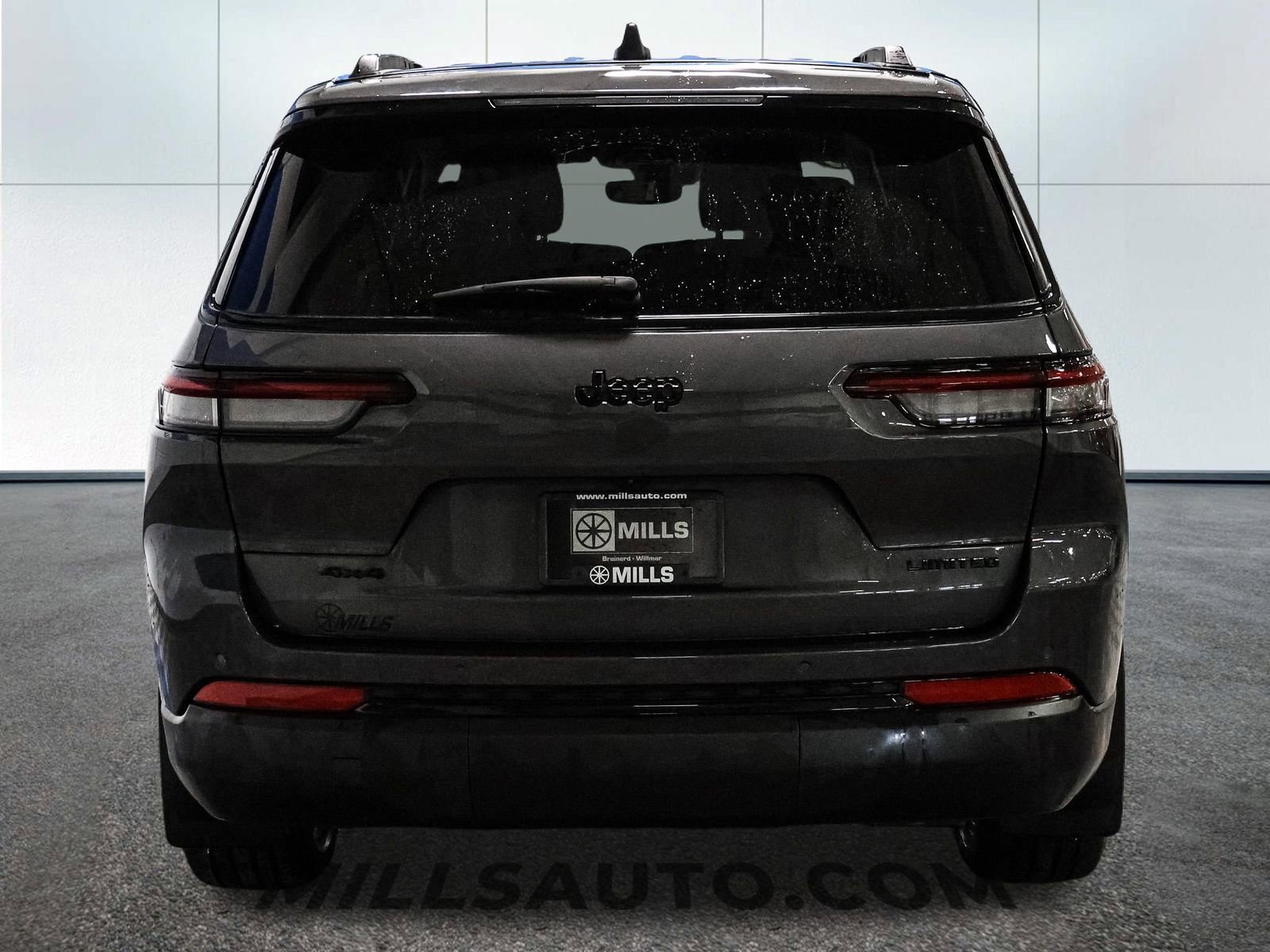 Used 2023 Jeep Grand Cherokee L Limited w/ Black Appearance Package AWD/4WD image 6