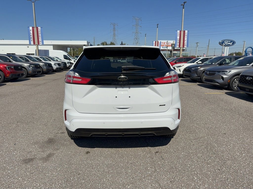 Certified 2022 Ford Edge SE w/ Black Appearance Package image 3