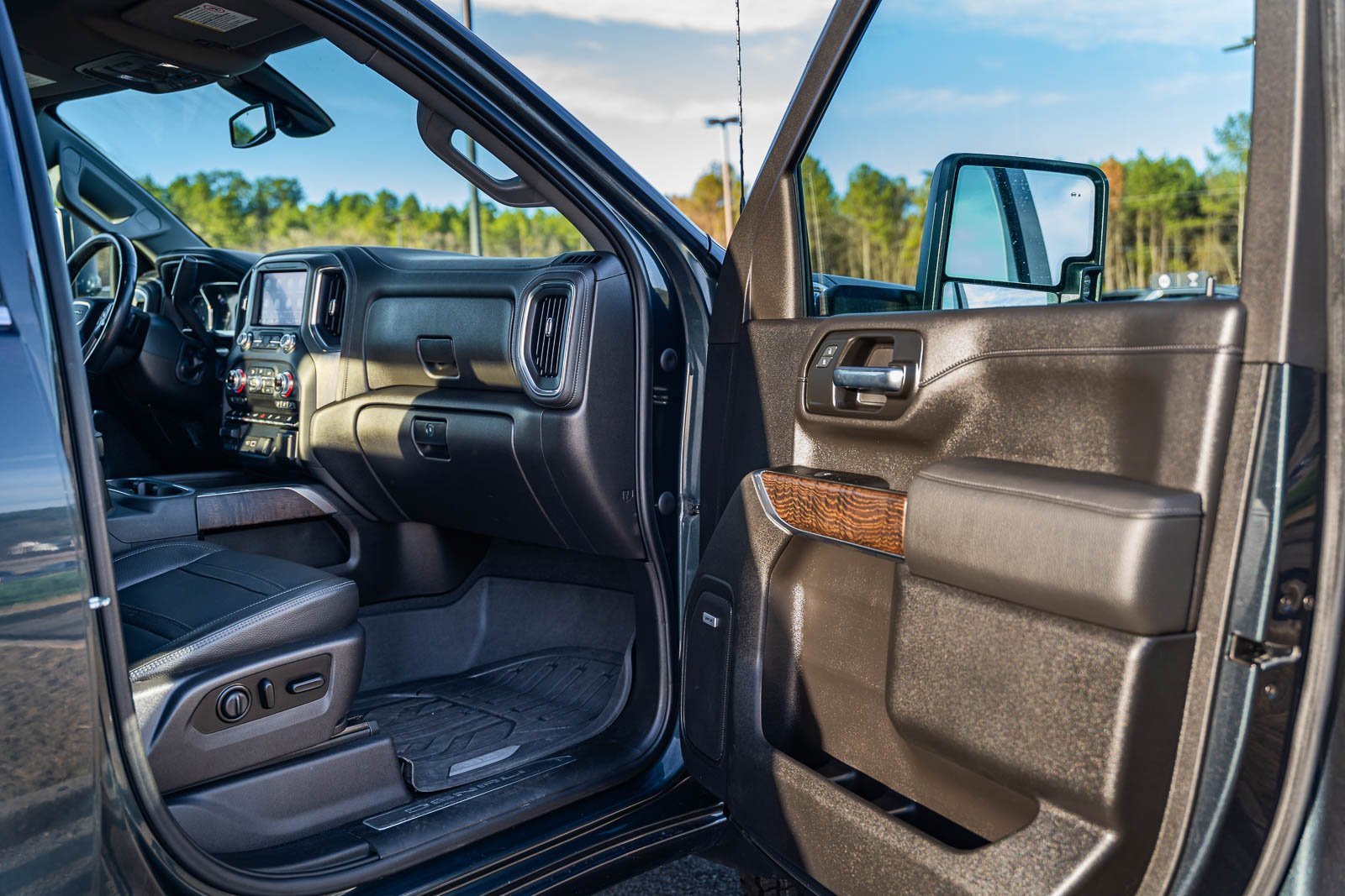 Used 2022 GMC Sierra 2500 Denali image 11