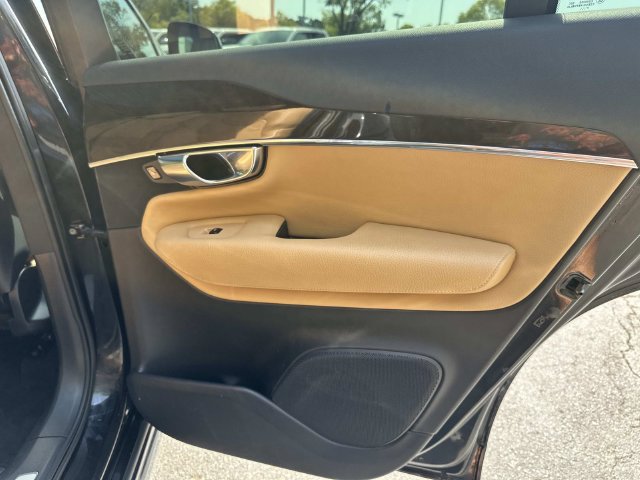 Used 2018 Volvo XC90 T6 Momentum w/ Convenience Package AWD/4WD image 35