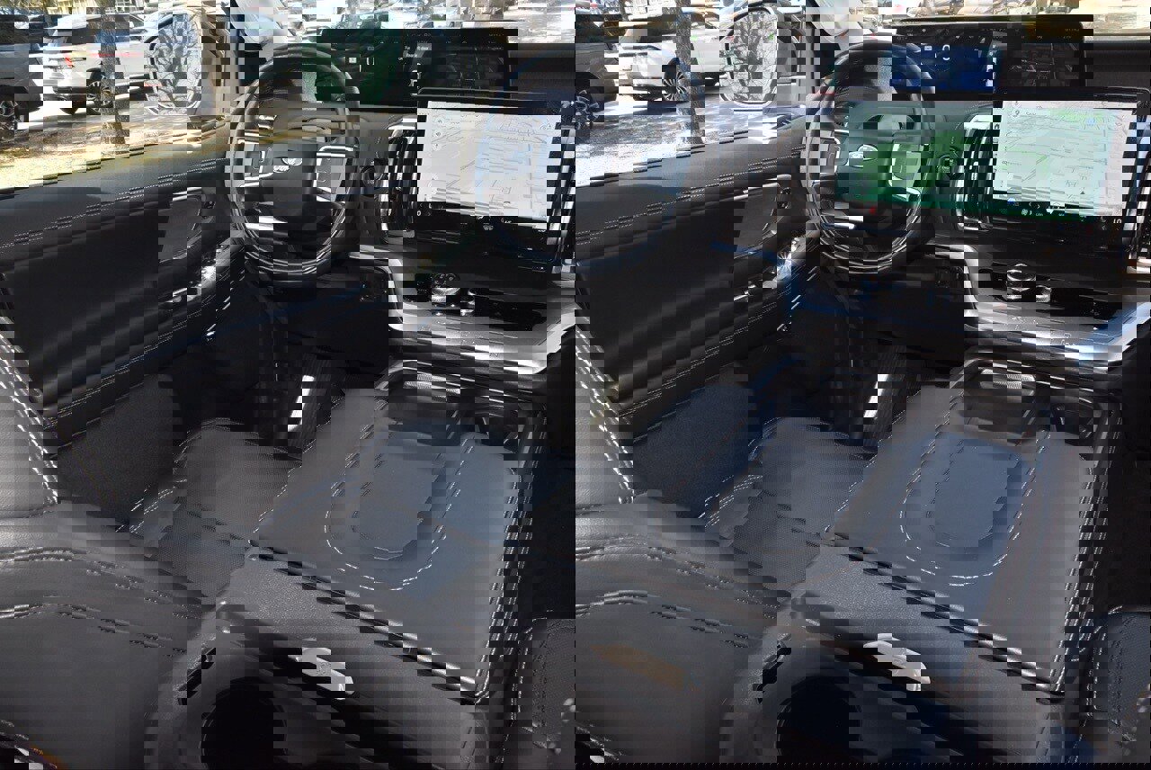 Certified 2025 Ford Expedition Platinum image 17