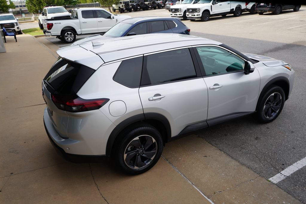 Used 2025 Nissan Rogue SV FWD image 12