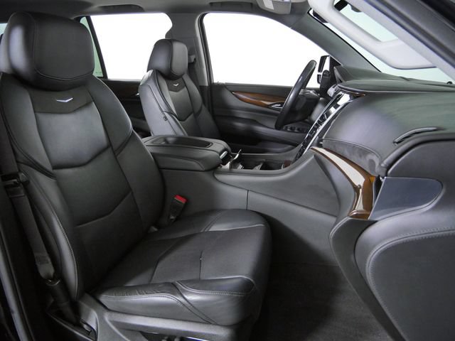 Used 2020 Cadillac Escalade Luxury w/ Escalade Sport Edition AWD/4WD image 13