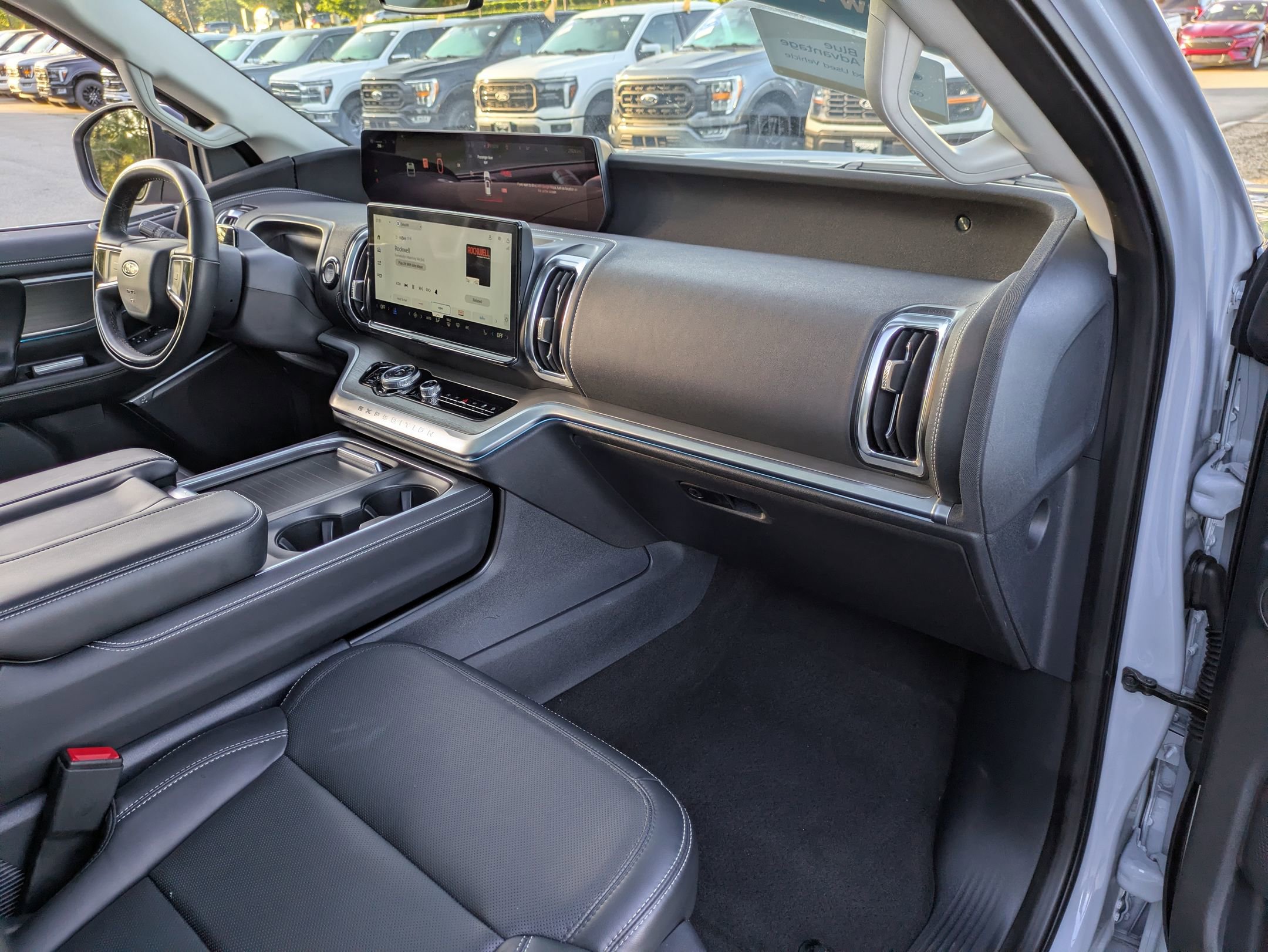Certified 2025 Ford Expedition Platinum w/ Driver's Package AWD/4WD image 37