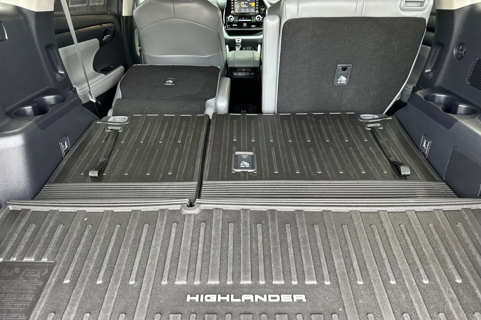 Used 2022 Toyota Highlander XLE AWD/4WD image 12