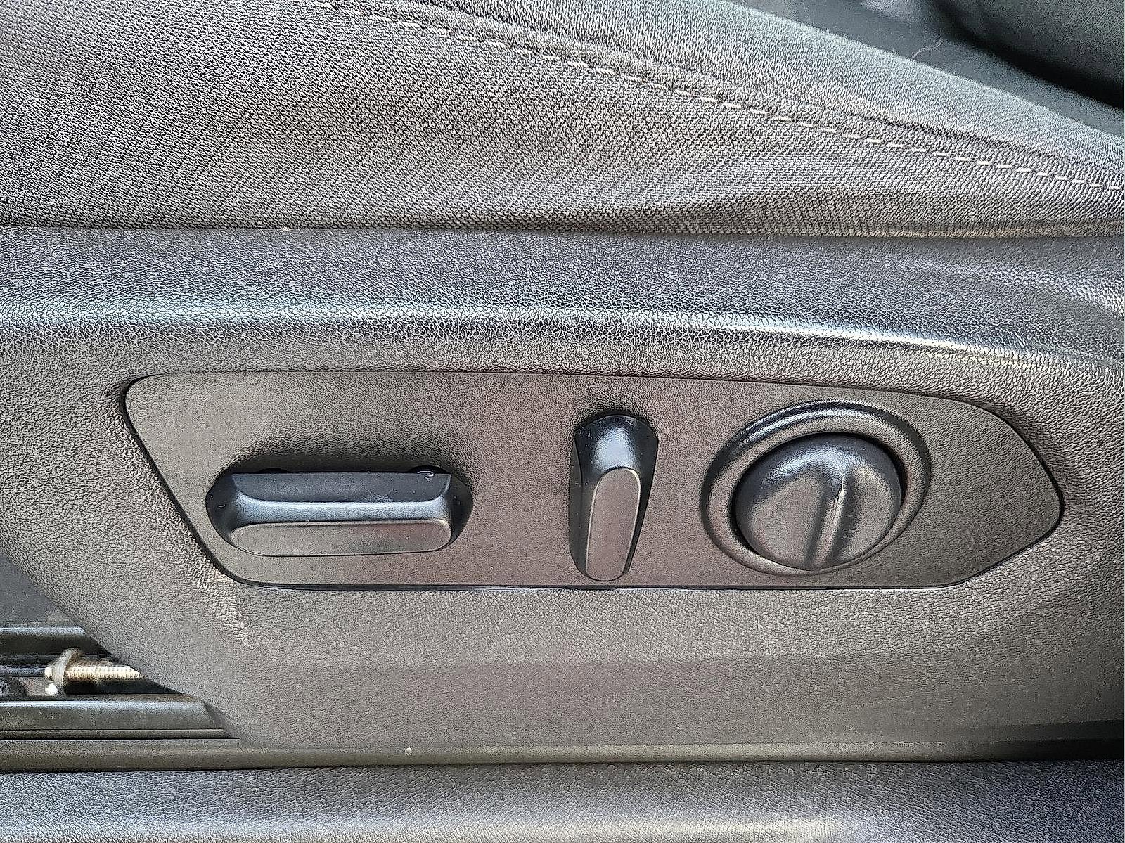 Used 2019 Chevrolet Silverado 1500 LT w/ Texas Edition image 15