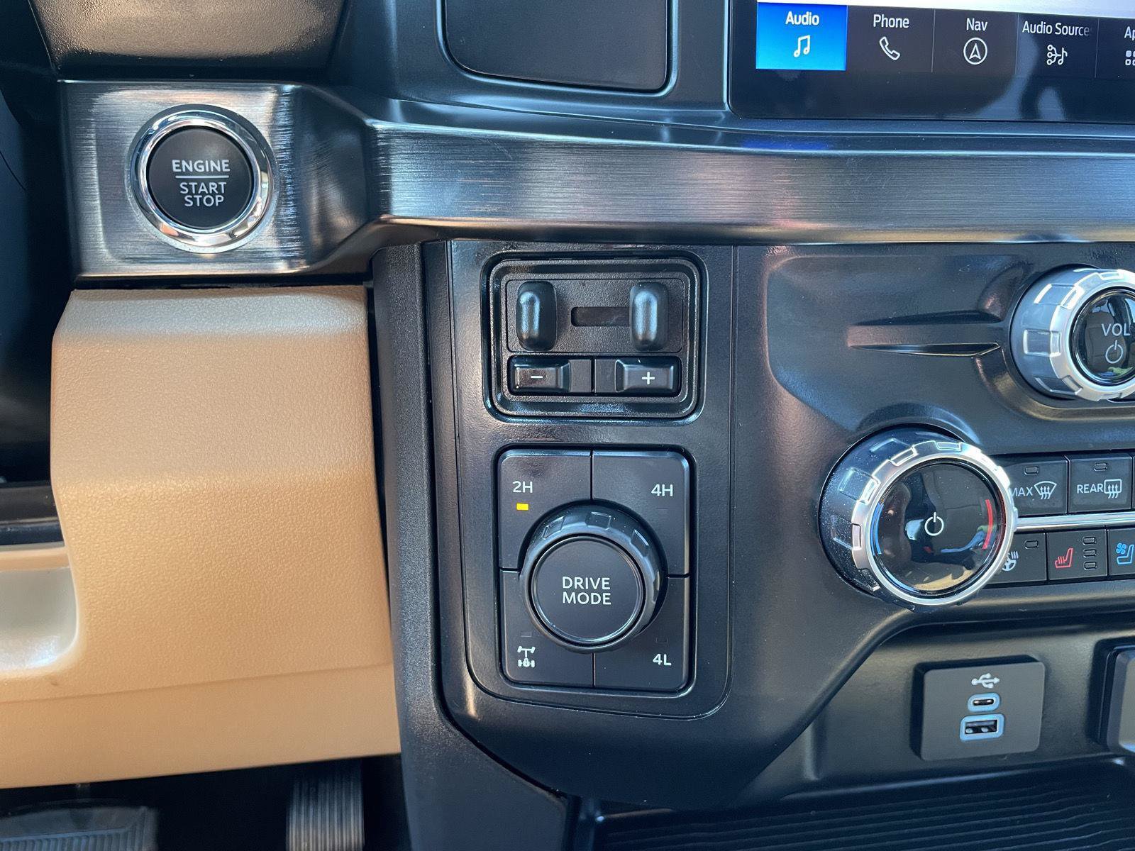 Certified 2024 Ford F250 Lariat w/ Chrome Package AWD/4WD image 31