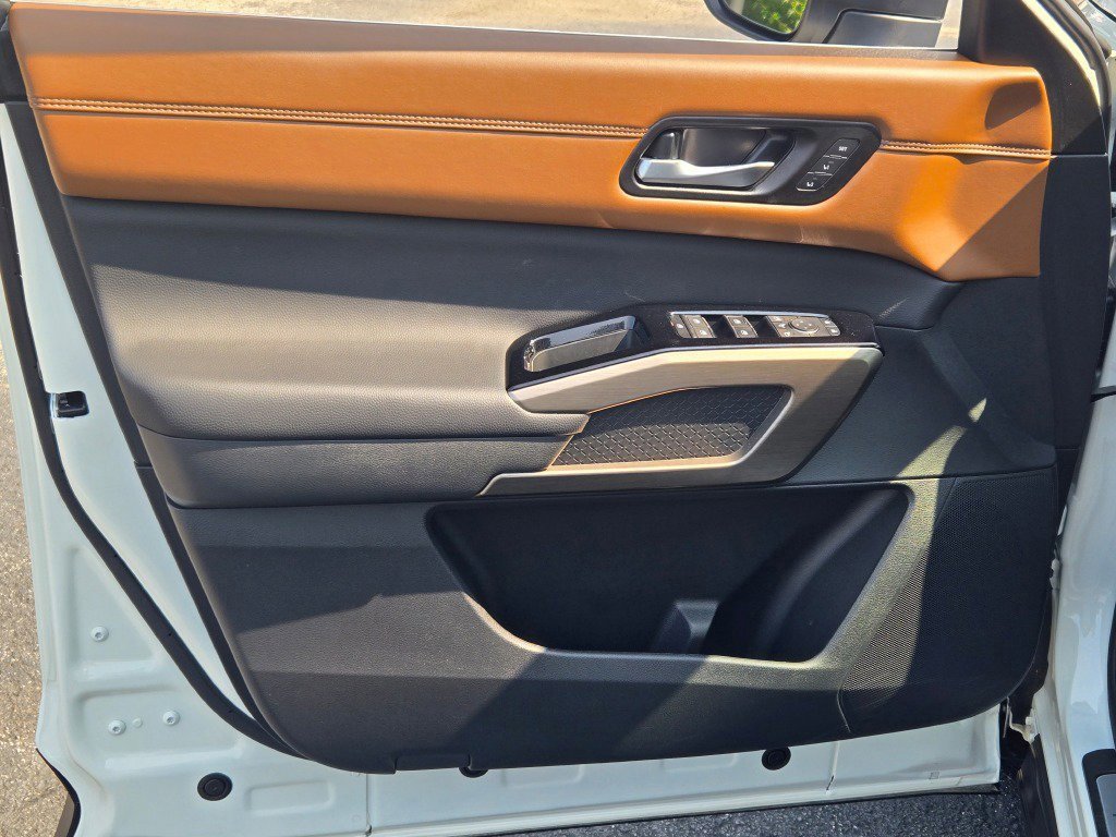 Used 2024 Nissan Pathfinder Platinum image 20