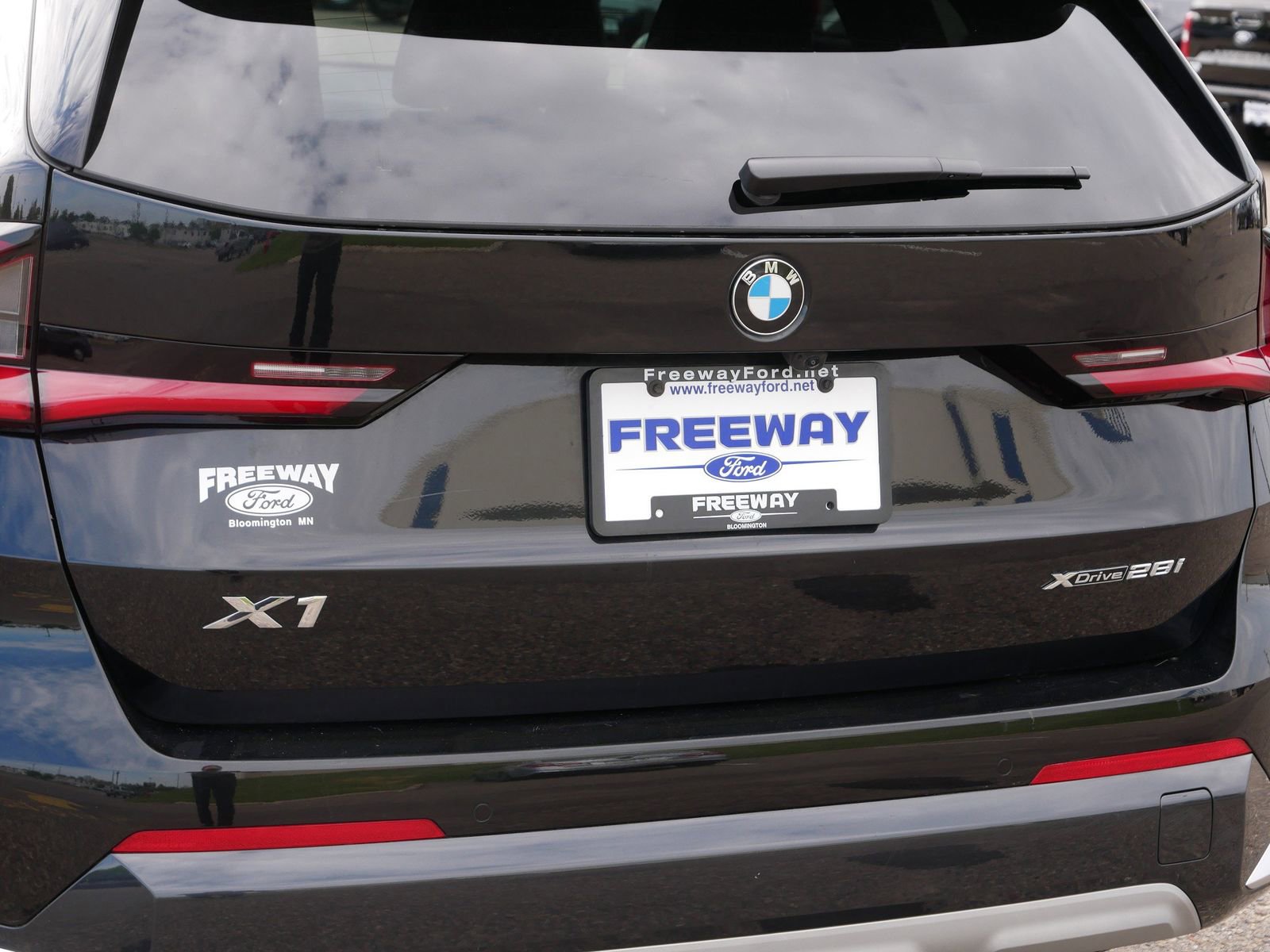 Used 2025 BMW X1 xDrive28i AWD/4WD image 11
