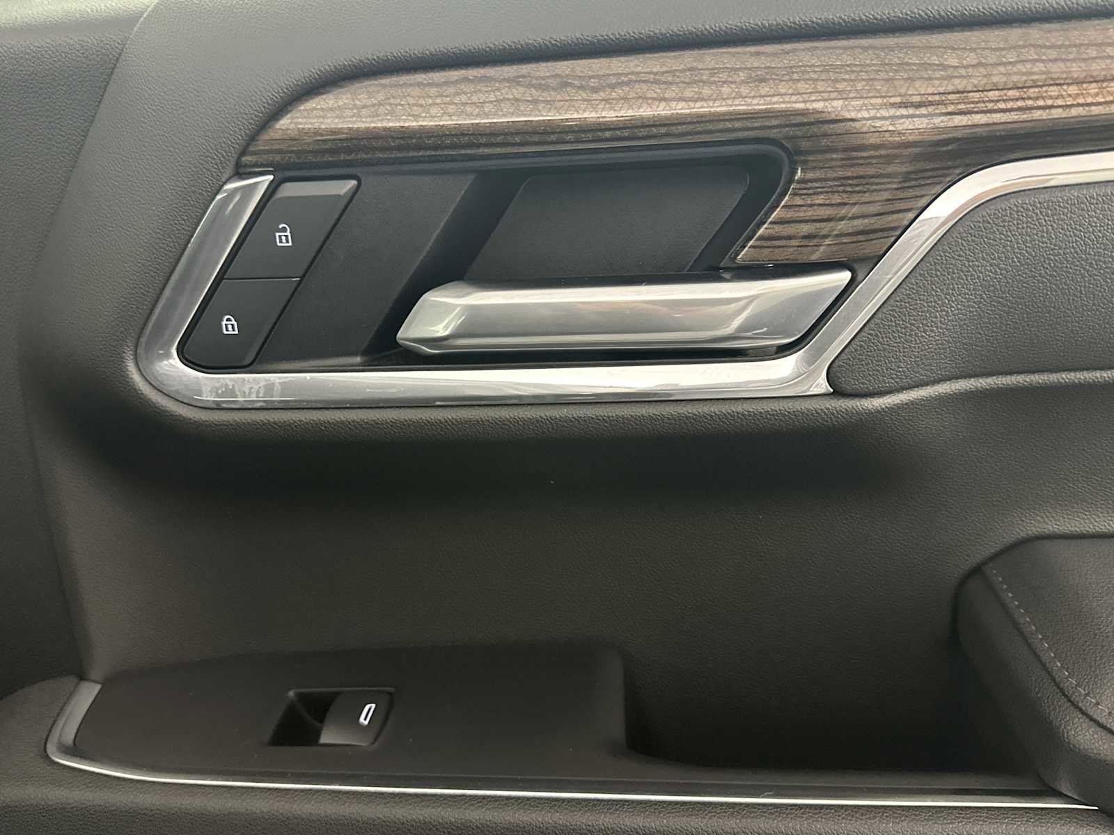 Used 2025 Chevrolet Silverado 1500 LT image 16