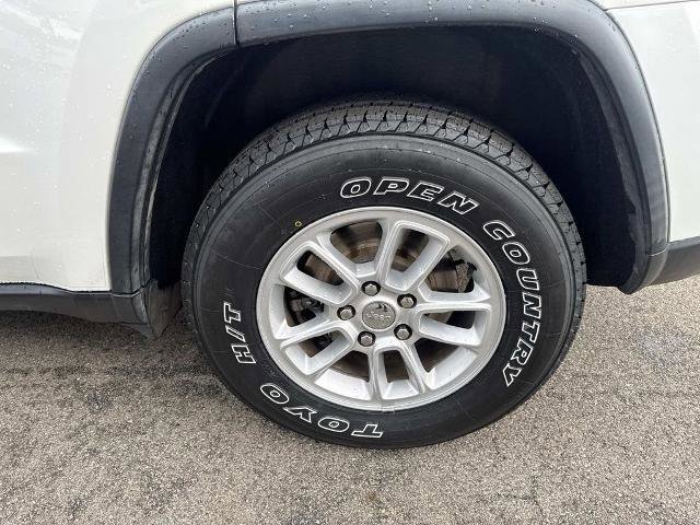 Used 2020 Jeep Grand Cherokee Laredo RWD image 9