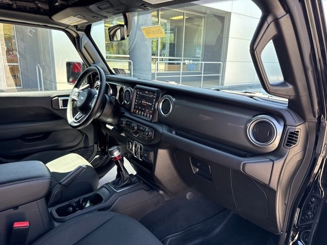 Used 2021 Jeep Wrangler Unlimited Sahara image 28
