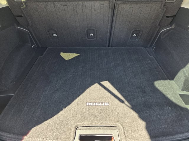 Used 2023 Nissan Rogue SV image 30