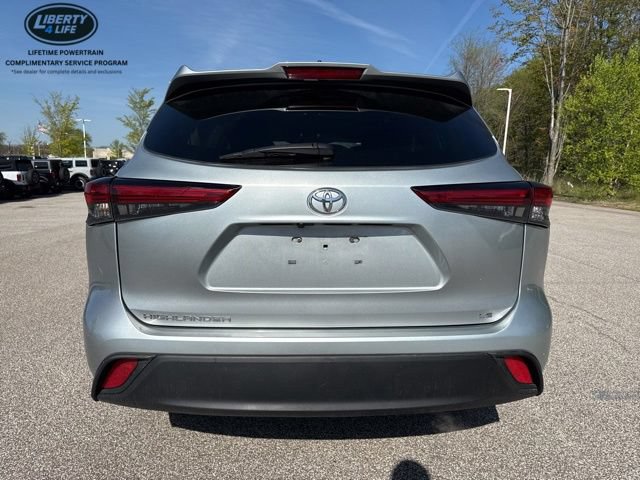Used 2023 Toyota Highlander LE FWD image 6
