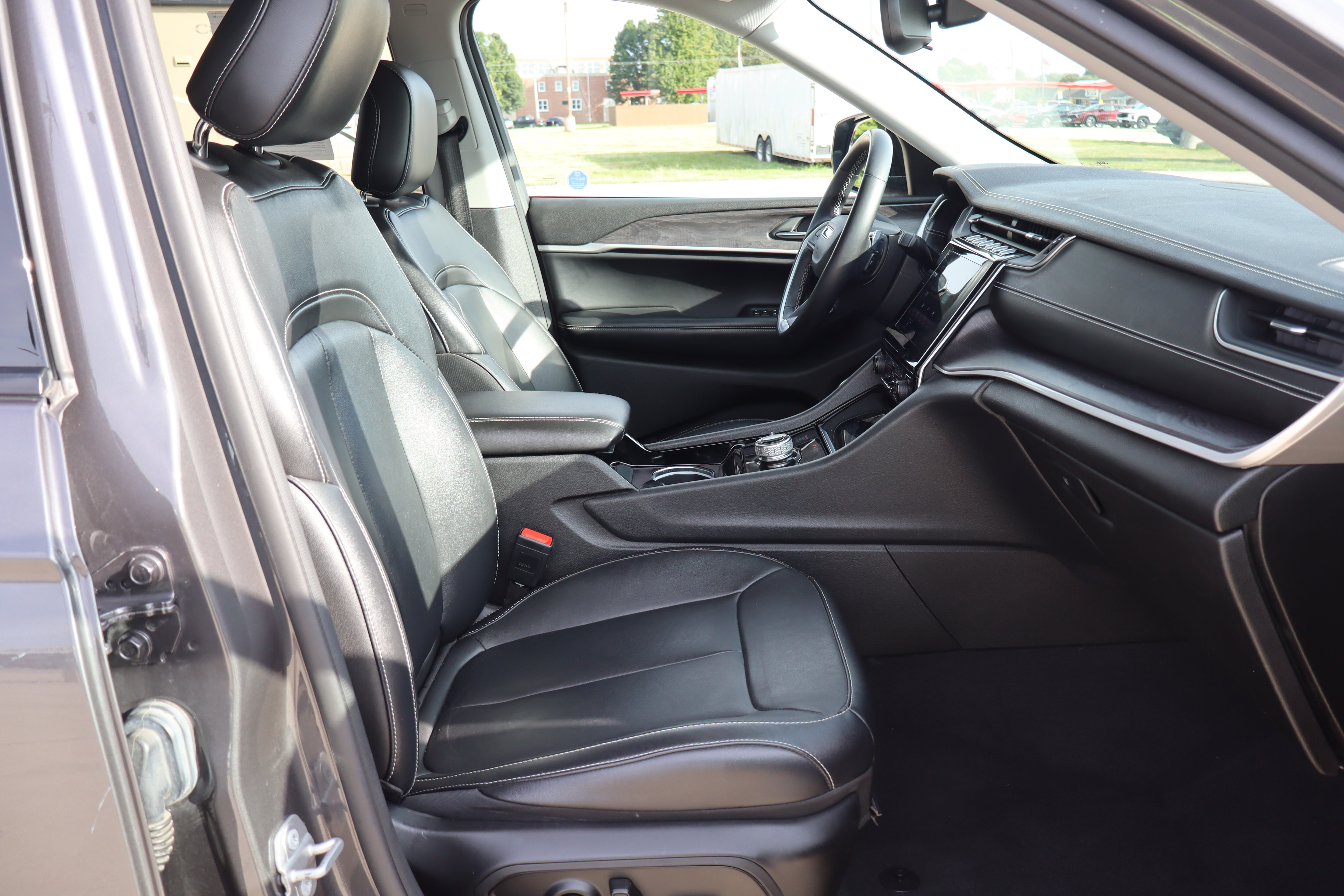 Used 2021 Jeep Grand Cherokee L Limited AWD/4WD image 14
