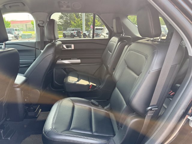 Certified 2024 Ford Explorer XLT w/ Equipment Group 202A AWD/4WD image 9