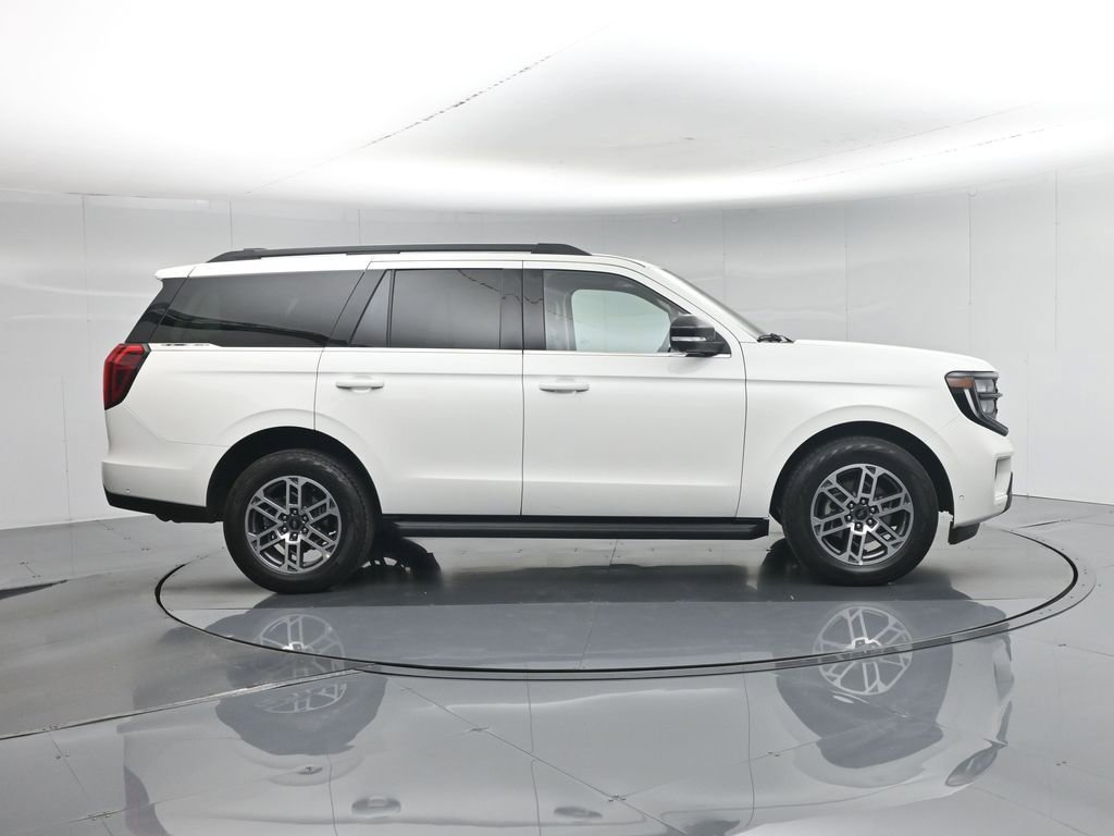 Certified 2025 Ford Expedition Active AWD/4WD image 5