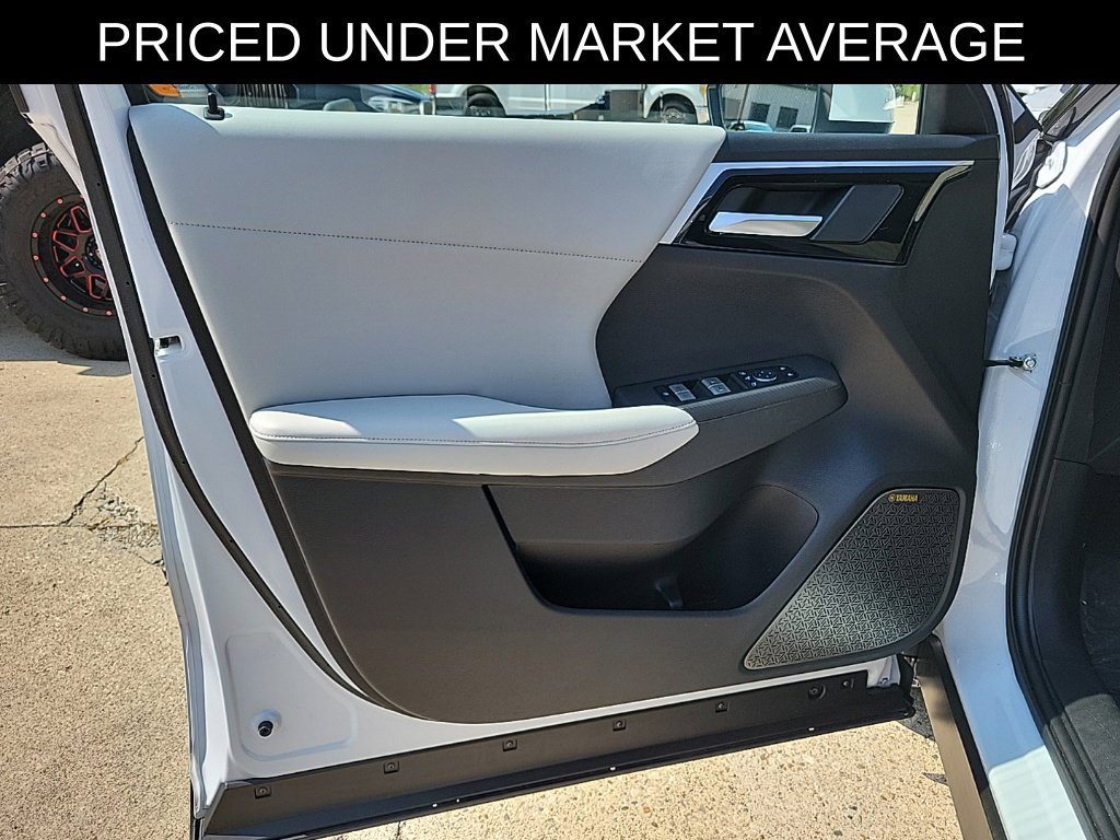 Used 2025 Mitsubishi Outlander Sport LE AWD/4WD image 19