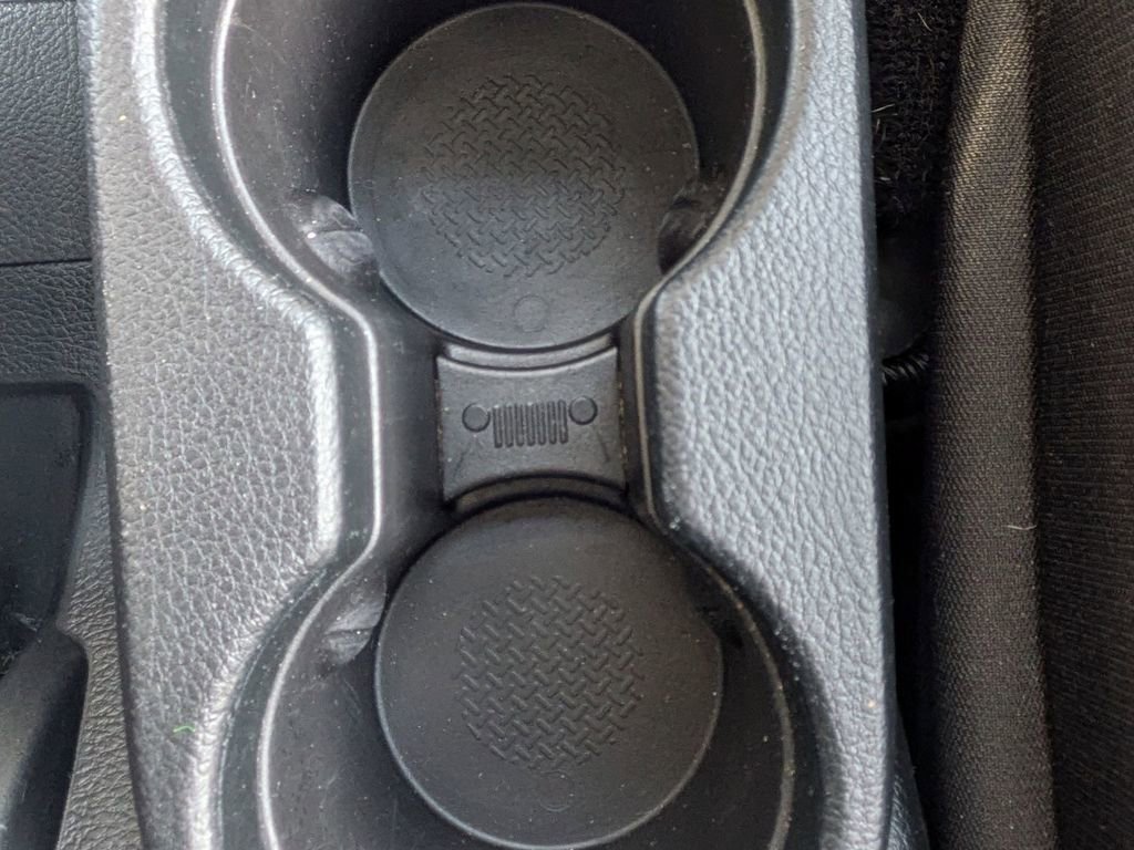 Used 2017 Jeep Wrangler Unlimited Sahara w/ Connectivity Group image 18