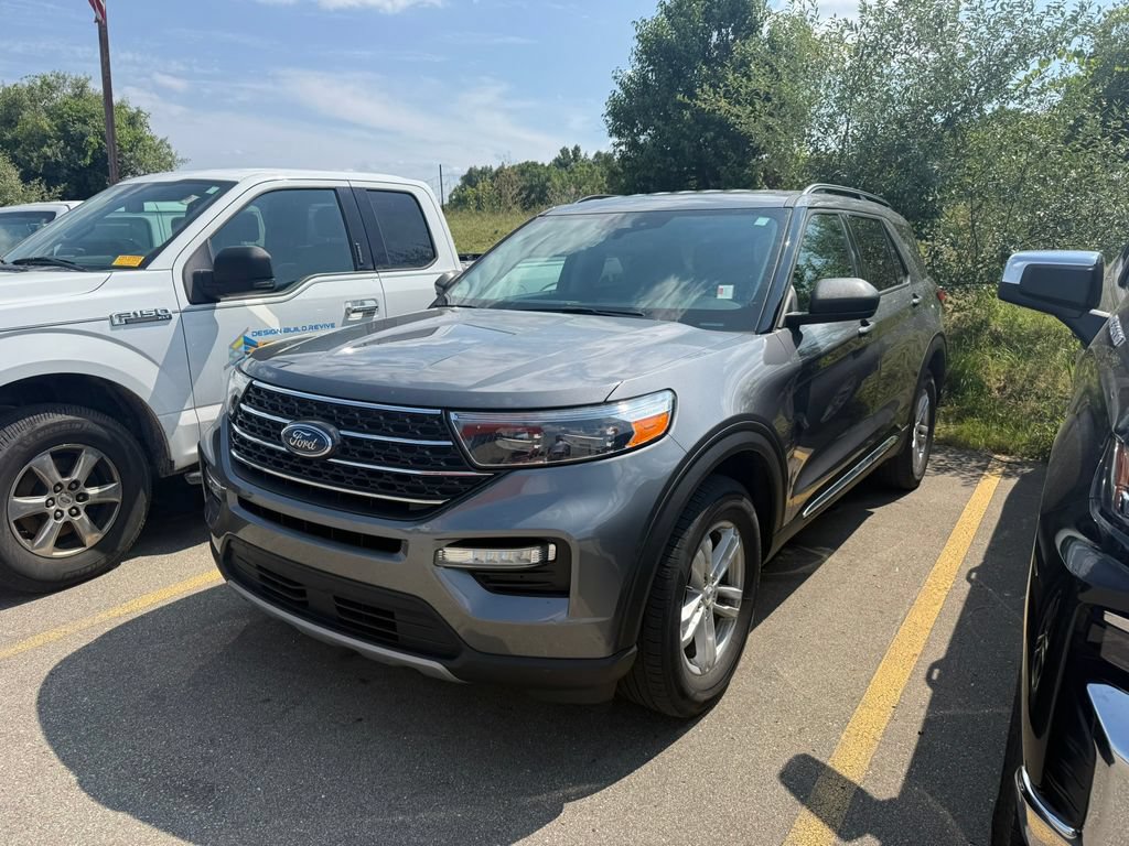 Certified 2023 Ford Explorer XLT w/ Equipment Group 202A AWD/4WD image 3