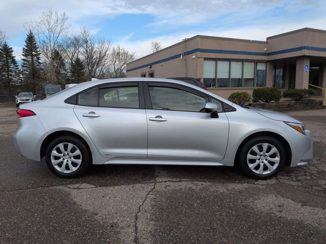 Used 2024 Toyota Corolla LE AWD/4WD image 2