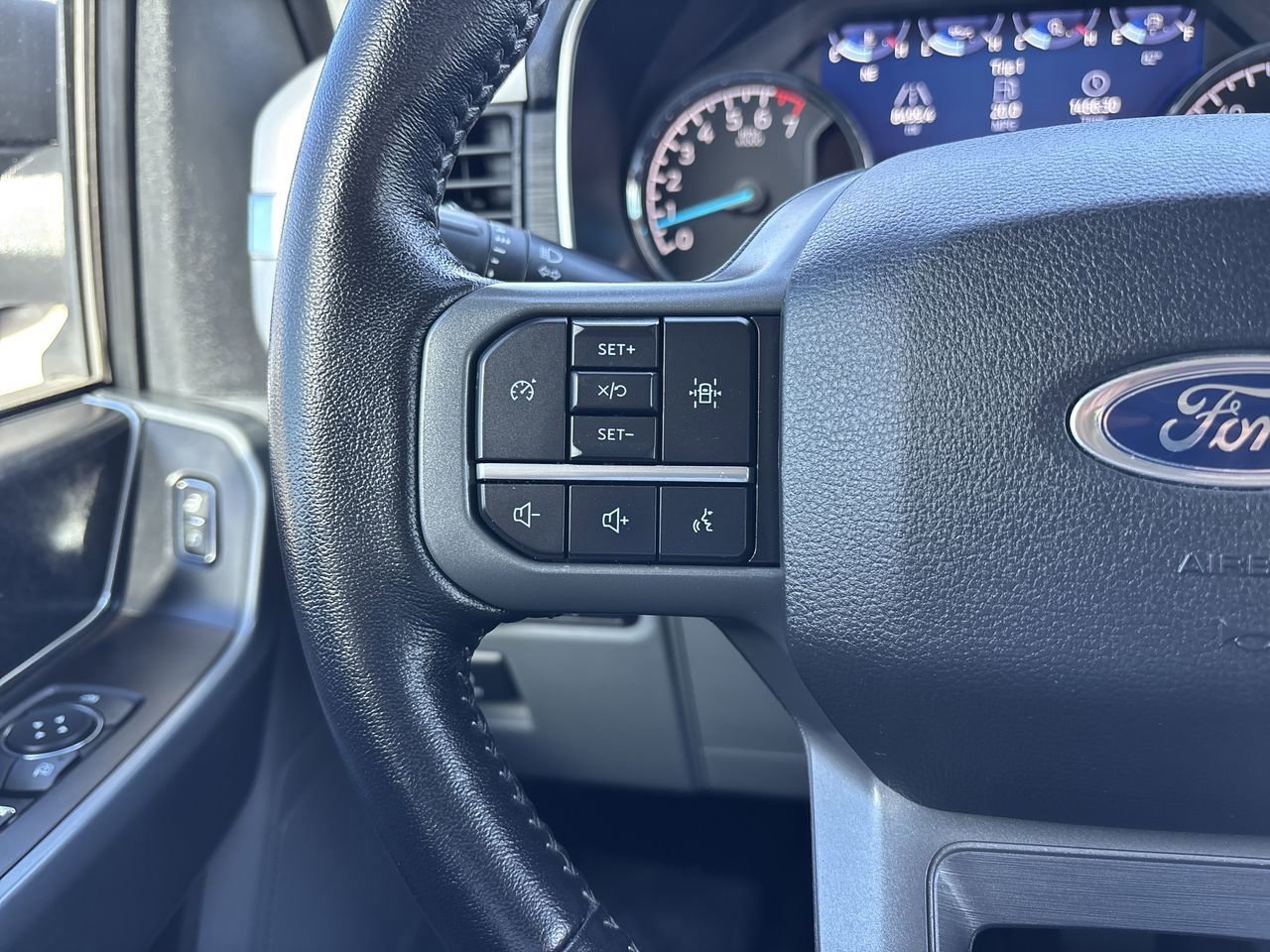 Certified 2022 Ford F150 XLT w/ Equipment Group 302A High image 33