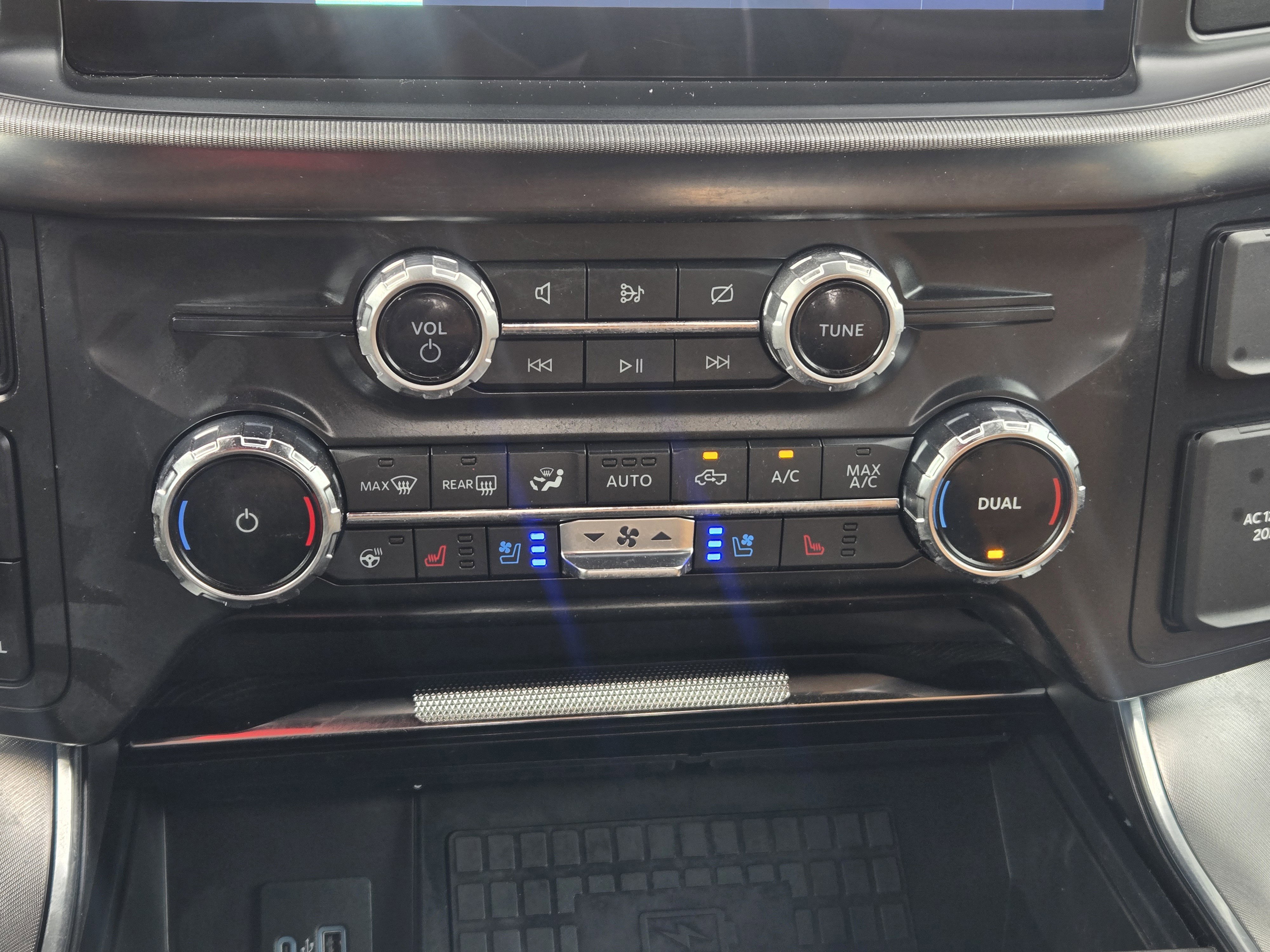 Certified 2022 Ford F150 Platinum w/ Equipment Group 701A High image 14