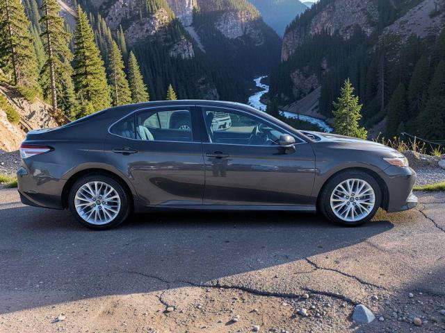 Used 2018 Toyota Camry XLE FWD image 7