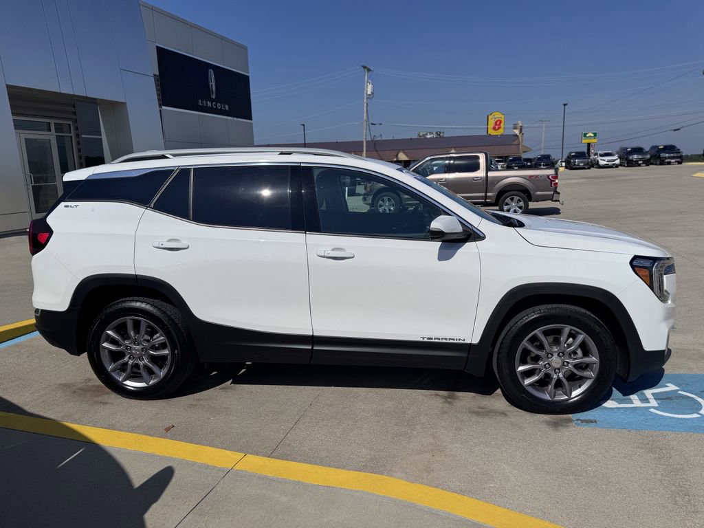 Used 2023 GMC Terrain SLT image 4