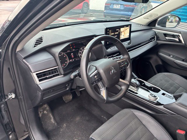 Used 2025 Mitsubishi Outlander SE FWD image 70