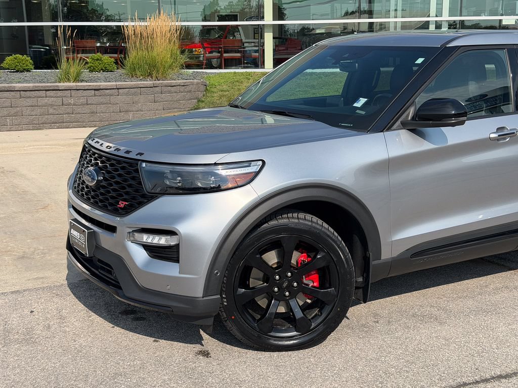 Certified 2021 Ford Explorer ST w/ Equipment Group 401A AWD/4WD image 2