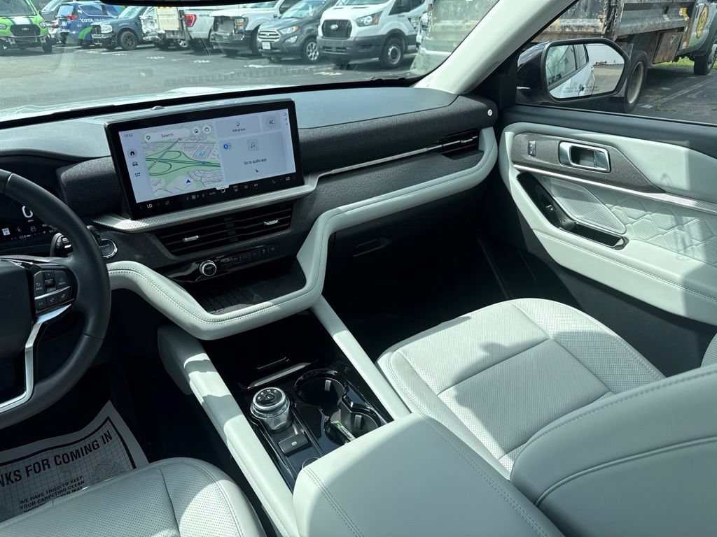 Certified 2025 Ford Explorer Platinum w/ Ultimate Package AWD/4WD image 15