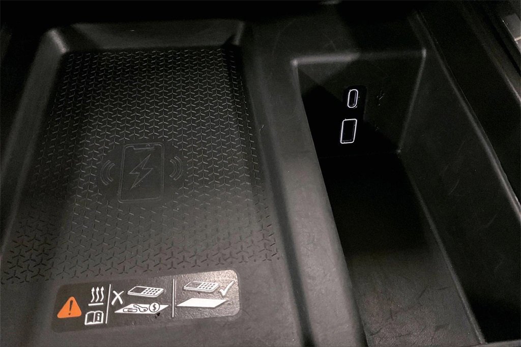 Used 2024 GMC Acadia Elevation image 30