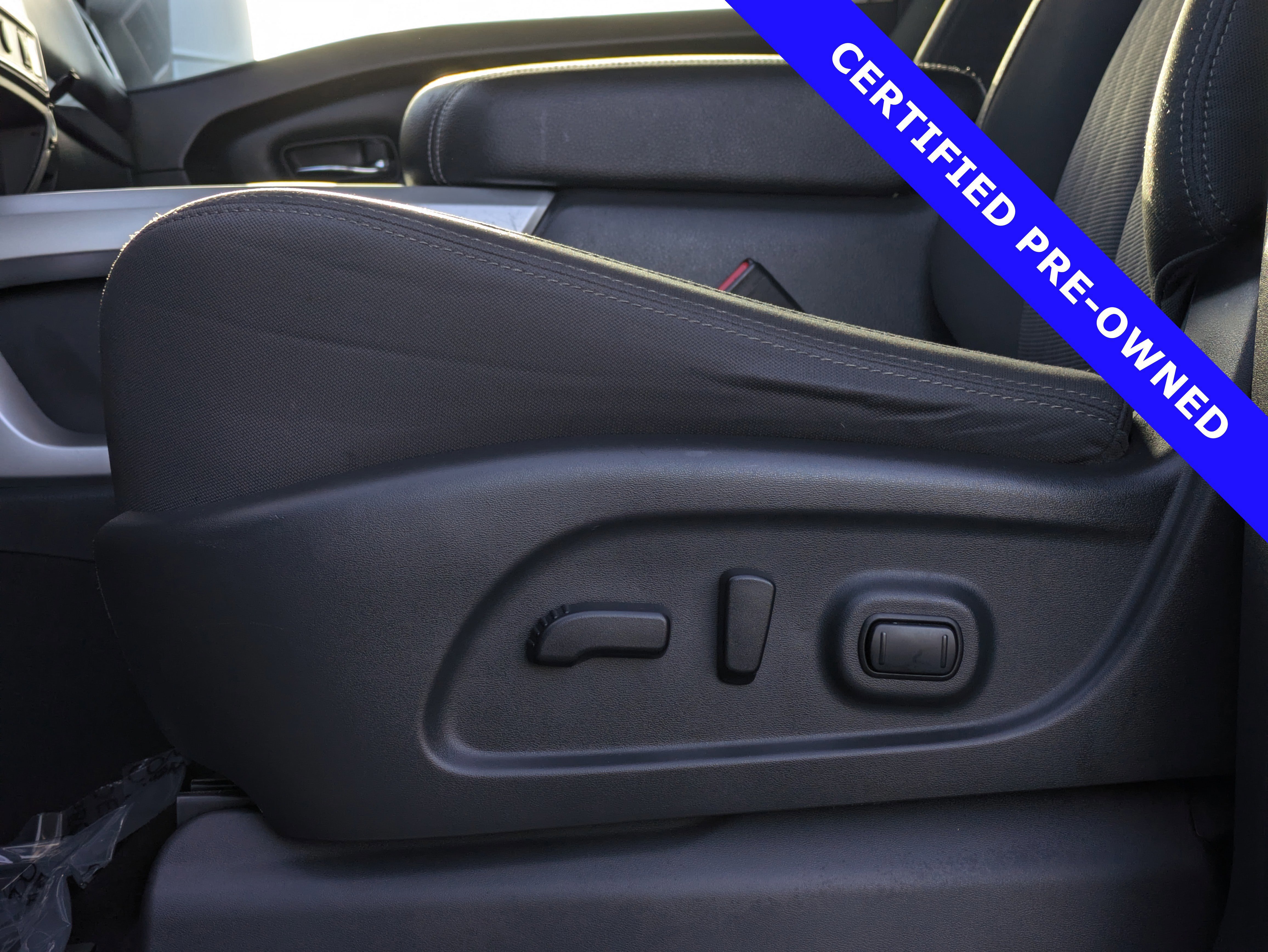 Used 2021 Nissan Titan SV w/ SV Convenience Package image 22