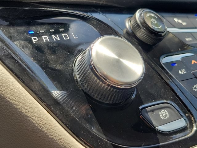 Used 2023 Chrysler Pacifica Touring-L FWD image 32